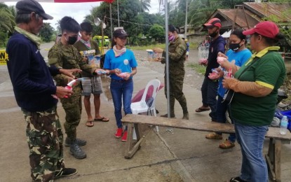 <p><strong>SUPPORT FOR FRONT-LINERS.</strong> The Army's 3rd Special Forces Battalion and the Philippine Red Cross in Agusan del Sur distribute food packs to a hundred front-liners serving the quarantine checkpoints in the town of Prosperidad and the city of Bayugan in Agusan del Sur on Tuesday (March 31, 2020). The Philippine Army is a member of the government's Inter-Agency Task Force on Covid-19. <em>(Photo courtesy of 3SFBn)</em></p>