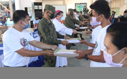 <p><strong>AID FOR EX-REBELS.</strong> Former rebels receive cash assistance from the government in a ceremony in Calbiga, Samar on Wednesday (April 1, 2020). A total of 26 former New People’s Army fighters in Samar province received PHP1.85 million in cash incentives. <em>(Photo courtesy of Philippine Army)</em></p>