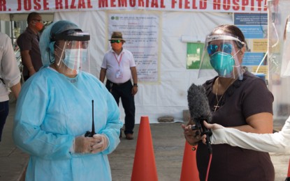 <p><strong>DISINFECTANT CHAMBER.</strong> Aileen Hamoy Adriancem (right), of the Jose Rizal Memorial Hospital in Dapitan City, receives Friday (April 3, 2020) the automated disinfectant chamber (located at the back) from Dr. Daylinda Luz Reluya-Laput, Jose Rizal Memorial State University president (left). The university, through its fabrication laboratory, manufactures the disinfectant chamber out of junk materials.<em> (PNA photo by Gualberto M. Laput)</em></p>