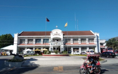 <p><strong>VILLAGE LOCKDOWN.</strong> Photo shows the municipal hall of Miag-ao, Iloilo. Two villages in the town were put on lockdown last March 27 and April 5, 2020, respectively, after recording one case each of the coronavirus disease 2019 (Covid-19). <em>(PNA photo by Gail Momblan)</em></p>
