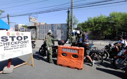 <p>Quarantine checkpoint at the Marikina-Cainta, Rizal boundary. <em>(PNA photo by Joey Razon)</em></p>