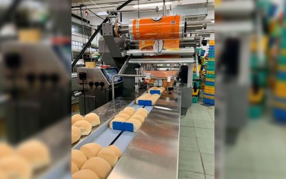 <p><strong>ILONGGO PANDESAL.</strong> Thousands of Ilonggo pandesal are being prepared by the Angelina Bakeshop on Monday and delivered to the Iloilo City Hall on Tuesday (April 7, 2020). Indigent families of Iloilo City will be supplied with pandesal within 15 days. <em>(Photo from Jerry P. Treñas  FB Page)</em></p>