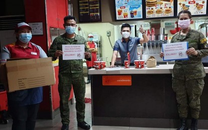 <p><strong>THANK YOU, SOLDIERS.</strong> Military troops receive a food donation from a branch of fast-food chain Jollibee on Monday (April 6, 2020). Jollibee, along with other brands under its group, donated food packs to troops on the front line in appreciation of their dedication and sacrifice in helping contain the spread of Covid-19. <em>(Photos courtesy of AFP Joint Task Force - NCR)</em></p>