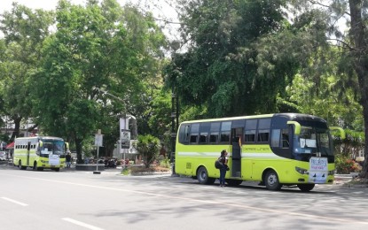 <p><strong>COMMUNITY QUARANTINE.</strong> Ceres Liner and Tours buses ply the major roads of Bacolod City to provide free shuttle to medical front-liners and essential service workers as public transportation has been suspended amid the ongoing enhanced community quarantine. The ECQ, initially set to end on April 14, has been extended until April 30 in Negros Occidental and its capital city of Bacolod. <em>(PNA photo by Nanette L. Guadalquiver)</em></p>
