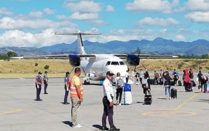 <p><br /><strong>HOMEBOUND.</strong> General Santos City International Airport personnel assist stranded tourists from parts of Region 12 (Soccsksargen) in boarding a chartered aircraft of the Platinum Skies Aviation, Inc. bound for Manila on Friday (April 10, 2020). The “sweeper flight”, arranged by the Department of Tourism, accommodated 30 foreigners and an overseas Filipino worker bound for Singapore. <em>(Photo grab from the Facebook page of the City Economic Management and Cooperative Development Office)</em></p>