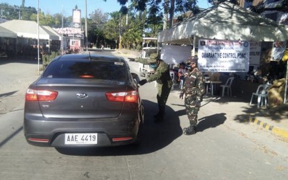 <p><strong>QUARANTINE DUTIES. </strong>Reservists from the 701st Ready Reserve Battalion check the quarantine pass of a motorist in a checkpoint in Barangay Buaya, Lapu-Lapu City, Cebu on Palm Sunday (April 5, 2020). More than a hundred Army reservists from Cebu volunteered their time as quarantine control points augmentation force, personal protective equipment (PPE) production, and decontamination operation crew during the enhanced community quarantine in Cebu. <em>(Photo courtesy of 1Lt Ronald Cabilles)</em></p>