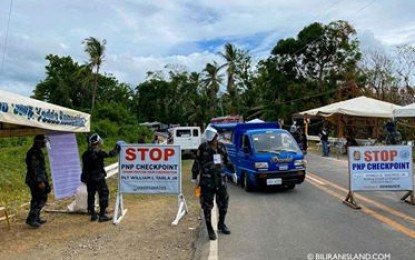 <p><strong>BORDER CHECK.</strong> Policemen check vehicles at the entry point in Biliran province. The enhanced border closure in Biliran province has been extended on Friday (April 17, 2020) to keep the island free from the coronavirus disease 2019. <em>(Photo courtesy of BiliranIsland.com)</em></p>