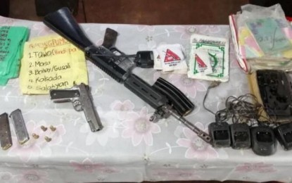 <p><strong>RECOVERED.</strong> The firearms and other items turned over by Jonel Moreno during his surrender to the Philippine Army’s 62nd Infantry Battalion on Thursday (April 16, 2020). Surrendered were M16 rifle with magazine and a .45-caliber pistol with two magazines<em>. (Photo courtesy of 62nd Infantry Battalion, Philippine Army)</em></p>
