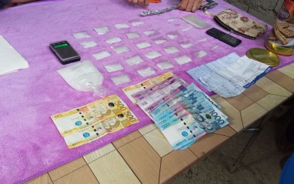 <p><strong>ANTI-DRUG OPERATION</strong>. The recovered pieces of evidence that include some PHP1.1 million worth of shabu and marked money confiscated from drug suspects in Barangay Valdefuente, Cabanatuan City, Nueva Ecija on Friday, April 17, 2020. Those arrested during the operation were Jocelyn Tadeo, 50, and her children Jomar, 33, and Jacqueline, 28.<em> (Contributed photo)</em></p>