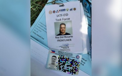 <p><strong>BOGUS QUARANTINE PASS.</strong> Members of the PNP Highway Patrol Group apprehend Roy del Rosario for using a fake quarantine pass in an operation along the Edsa northbound lane near Camp Aguinaldo in Quezon City on Monday (April 20, 2020). Authorities have intensified the crackdown against non-essential travel amid the enhanced community quarantine. <em>(Photo courtesy of HPG)</em></p>