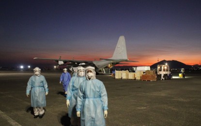 <p><strong>COVID-19 LAB EQUIPMENT.</strong> Air Force personnel unload laboratory equipment from the Beijing Genomics Institute (BGI) that will be used for coronavirus disease (Covid-19) testing from a C-130 aircraft at the Clark Air Base in Pampanga on Wednesday (April 22, 2020). The lab equipment from the Beijing Genomics Institute (BGI), which was picked up from Shenzhen, China on Tuesday. <em>(Photo courtesy of Air Force Public Affairs Office)</em></p>