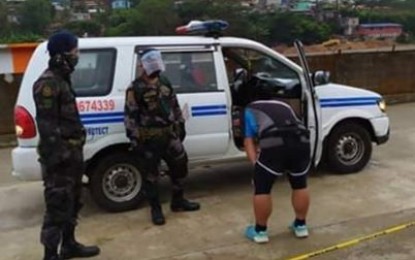 <p style="text-align: left;"><strong>INTENSIFIED ECQ. </strong>Cops stop a jogger as the city intensified it enhanced community quarantine (ECQ). The intensified ECQ orders the immediate arrest and filing of cases against violators. (<em>Photo courtesy of Baguio Public Information Office</em>)  </p>