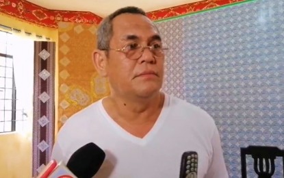 <p><strong>REJECTING EXTREMISM.</strong> Mayor Yacob Ampatuan of Rajah Buayan answers questions from local reporters on Monday (April 28, 2020), saying their town simply wants peace and is thus barring terroristic activities. Town officials of Rajah Buayan, together with municipal executives of Sultan sa Barongis, have signed separate resolutions declaring the terror groups of the Bangsamoro Islamic Freedom Fighters and Dawlah Islamiya as persona non grata. <em>(Photo courtesy of DXMS – Cotabato)</em></p>