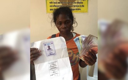 <p><strong>UPHOLDING INTEGRITY.</strong> Helen Segura, 34, returns the PHP6, 000 social amelioration program aid to the Municipal Social Welfare and Development Office in San Enrique on Friday (May 1, 2020) as she said their household are already a member of the Pantawid Pamilyang Pilipino Program (4Ps). 4Ps households receive the SAP aid as a top-up of their regular 4Ps grant. <em>(Photo courtesy of Cristine Toreno Caro)</em></p>