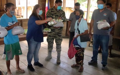 <p><strong>AID TO IP COMMUNITIES.</strong> Lianga town Mayor Novelita Sarmen (2nd from left); Lt. Col. Joey Baybayan, commander of the Army’s 3rd Special Forces Battalion; and Dir. Rey Cueva of TESDA-Surigao del Sur; lead the distribution of food packs to nearly 100 Manobo families in Barangay Diatagon on Tuesday (May 5, 2020). Indigenous peoples (IP) leaders in the Surigao del Sur towns of Lianga and Marihatag are dismayed over the alleged neglect of Bayan Muna Party-list Rep. Eufemia Cullamat of the Manobo tribe. <em>(Photo courtesy of 3SFBn)</em></p>