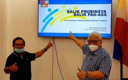 <p><strong>FIRST RESETTLEMENT AREA.</strong> Secretary Emmanuel Piñol (left) visits Zamboanga del Norte Governor Roberto Uy (right) on Wednesday (May 6, 2020) to tackle the government's 'Balik Probinsya, Balik Pag-asa' Program, which seeks to establish resettlement communities for the urban poor. Piñol presented the program to Uy during a meeting at the Provincial Capitol in Dipolog City. <em>(Photo courtesy of Sec. Manny Piñol's Facebook Page)</em></p>