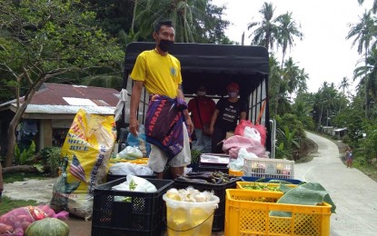 <p><strong>FARMERS' GOODS.</strong> The Liloan Farmers Association in Southern Leyte sells its harvests to different communities through the mobile market. The Department of Agrarian Reform on Thursday (May 7, 2020) said that 104 agrarian reform beneficiaries’ organizations in Eastern Visayas have earned more than PHP22.9 million for supplying food during the heightened community quarantine due to pandemic. <em>(Photo courtesy of DAR Region 8)</em></p>