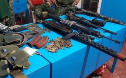 <p><strong>RECOVERED FIREARMS.</strong> Government troops responding to an indiscriminate firing report on Thursday (May 7, 2020) recover an arms cache and other war materials of a suspected supporter of the Abu Sayyaf Group in Sitangkai, Tawi-Tawi. The suspect,  Johan Sapanta in Sitio Salu, managed to elude arrest.<em> (Photo courtesy of the 2nd Marine Brigade)</em></p>