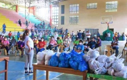 <p><strong>BARANGAY FRONT-LINERS’ TURN TO GET AID.</strong> North Cotabato Governor Nancy Catamco (back to camera) assures barangay front-liners that her administration will provide their needs since they, too, are victims of the Covid-19 crisis. Catamco has scheduled to visit village front-liners in Kidapawan City and 14 other towns in the province after extending aid to those in the towns of Carmen, M’lang, and Kabacan on Friday (May 8, 2020). <em>(Photo courtesy of North Cotabato PIO)</em></p>