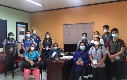 <p><strong>COVID-19 TEST TRAINING.</strong> A group of medical experts in Eastern Visayas who attended the coronavirus disease 2019 (Covid-19) testing training at the Vicente Sotto Memorial Medical Center in Cebu City this week. The Department of Health announced on Saturday (May 9, 2020) that the Eastern Visayas Regional Medical Center molecular laboratory in Tacloban City can now perform independent Covid-19 tests, after passing the final stage of the accreditation process of the Research Institute for Tropical Medicine in Manila.<em> (Photo courtesy of Office of the Presidential Assistant for the Visayas)</em></p>