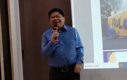 <p><strong>DECISION-MAKING TOOL.</strong> Department of Science and Technology regional director for Western Visayas Rowen Gelonga encouraged local government units to utilize the disease monitoring and predictive modeling tool as they make decisions amid the Covid-19 pandemic. The software is not for use of the general public but planners and decision-makers, he said on Tuesday (May 12, 2020). (PNA file photo by Perla G. Lena)</p>