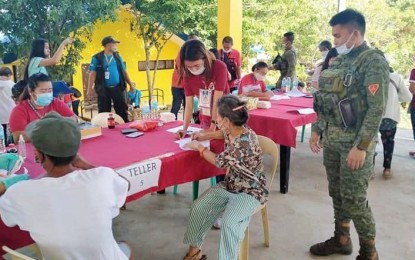 <p><strong>SECURITY ASSISTANCE.</strong> Troops of the Philippine Army’s 79th Infantry Battalion provide security during the distribution of social amelioration grant to beneficiaries of a village in northern Negros in the first week of May. Col. Inocencio Pasaporte, commander of 303rd Infantry Brigade, said on Wednesday (May 13, 2020) they continue to support government efforts in the battle against the coronavirus disease 2019 (Covid-19). <em>(Photo courtesy of 303rd Infantry Brigade, Philippine Army)</em></p>
