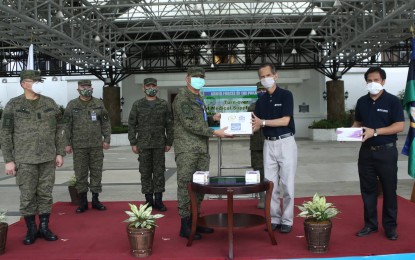 <p><strong>MEDICAL SUPPLIES DONATION.</strong> AFP Chief-of-Staff, Gen. Felimon Santos Jr. (left), receives medical supplies donated by the Metrobank Foundation, represented by its executive director Nicanor Torres (right), in a turnover ceremony in Camp Aguinaldo on Friday (May 15, 2020). The donation, which consists of N-95 masks and surgical gloves, will be given to soldiers deployed to front-line duties amid the Covid-19 crisis. <em>(Photo courtesy of AFP Public Affairs Office)</em></p>