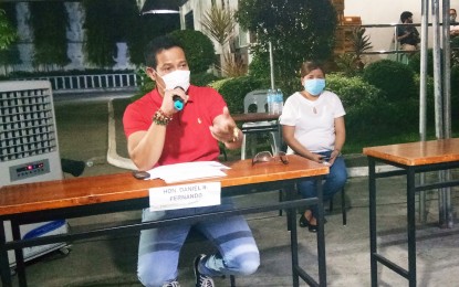 <p><strong>COVID-19 BRIEFING</strong>. Bulacan Governor Daniel Fernando explains the situation and measures being implemented in the province against coronavirus disease 2019 (Covid-19) during a news briefing held at the Official Residence in the Provincial Capitol Compound in the City of Malolos on Thursday night, May 14, 2020. Also in photo is Provincial Public Affairs Office head Maricel Cruz.<em> (Photo by Manny Balbin)</em></p>