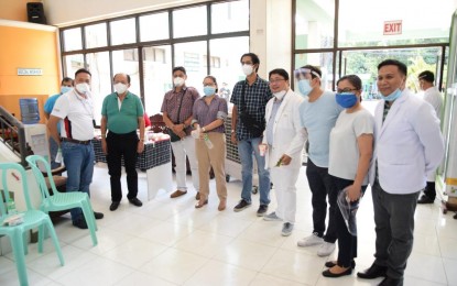 <p><strong>QUEZON'S 1ST MOLECULAR LAB</strong>. Lucena City Mayor Roderick Alcala (left), Governor Danilo Suarez (2nd from left), and Lucena United Doctor’s Hospital and Medical Center president, Dr. Gerardo Carmelo Salazar (4th from right), launch the first molecular diagnostic laboratory in Quezon, located in the capital city. The province has 81 cases of Covid-19. <em>(Photo courtesy of Lucena City PIO)</em></p>