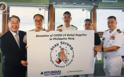 <p><strong>THANK YOU, SOUTH KOREA.</strong> Officials from the Philippine Navy and representatives from South Korean firms Hyundai Heavy Industries and Hanhwa Systems hold a banner showing South Korea's message of support for the Philippines' battle against the coronavirus disease 2019 (Covid-19) in Ulsan, South Korea on Monday (May 18, 2020). The BRP Jose Rizal carries a load of medical supplies donated by the South Korean government and the two companies. <em>(Photo courtesy of Naval Public Affairs Office)</em></p>