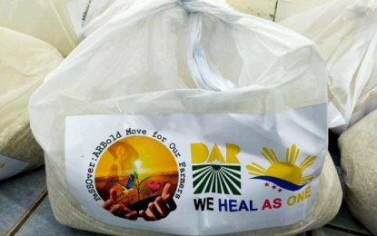 <p><strong>AID PACKAGE.</strong> The Department of Agrarian Reform (DAR) Negros Occidental-South II is distributing aid packages to an initial 4,000 to 7,000 agrarian reform beneficiaries (ARBs) starting this week. The assistance is being implemented under the agency’s “Passover: Arbold Move to Heal as One Deliverance of our ARBs from the Covid-19 Pandemic” project, a project official said on Wednesday (May 20, 2020).<em> (Photo courtesy of DAR Negros Occidental-South II)</em></p>
