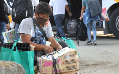 <p><strong>BALIK-PROBINSYA.</strong> A man who availed of the government's <a href="https://balikprobinsya.ph/"><em>Balik Probinsya, Bagong Pag-asa</em> Program</a> arranges his boxed pieces of luggage for loading into a bus en route to Leyte on Wednesday (May 20, 2020). For the first batch of beneficiaries, some 121 persons enrolled in the program through an online application, according to an official of the Department of Social Welfare and Development. <em>(PNA photo by Robert Oswald P. Alfiler)</em></p>