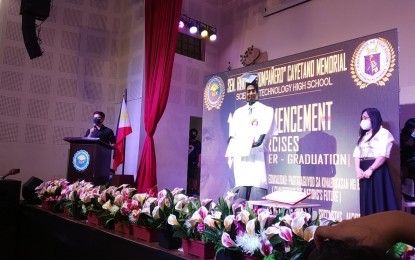 <p><strong>CYBER GRADUATION.</strong> A robot receives a diploma of a graduate of the Senator Renato "Compañero" Cayetano Memorial Science and Technology High School (SRCC) during its first cyber graduation ceremony on Friday (May 22, 2020). The ceremony featured four robots, made with recycled materials, representing the SRCC graduating class of 2020.<em> (PNA photo by Lloyd Caliwan)</em></p>