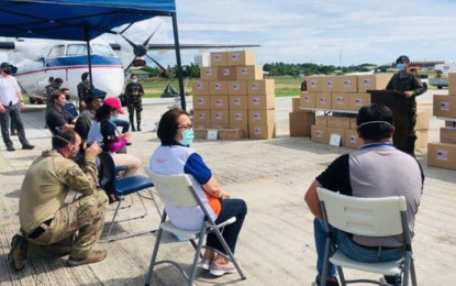 <p><strong>FROM THE U.S. GOVERNMENT.</strong> Lt. Gen. Cirilito Sobejana, commander of the Western Mindanao Command (at the podium), thanks the United States government for the donation of medical supplies. Sobejana and Mayor Maria Isabelle Climaco-Salazar facilitate the turnover of the medical supplies to the local hospitals on Friday (May 22, 2020). <em>(Photo lifted from the Facebook Page of Beng Climaco)</em></p>