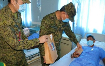 <p><strong>HONORED</strong>. Maj. Gen. Diosdado Carreon, Army’s 6th Infantry Division commander, hands over financial assistance to one of four soldiers in ceremonies honoring wounded personnel at the Camp Siongco Station Hospital in Datu Odin Sinsuat, Maguindanao, on Sunday (May 24, 2020). The wounded soldiers were also given wounded personnel medals for their bravery in action<em>. (Photo courtesy of 6ID)</em></p>