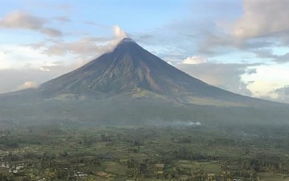 <p>Mayon Volcano <em>(PNA file photo)</em></p>