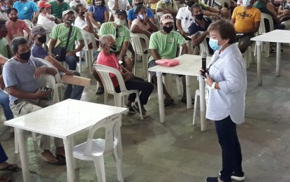 <p><strong>LIVELIHOOD AID.</strong> Department of Agriculture 8 (Eastern Visayas) Executive Director Angel Enriquez talks to farmers during the distribution of cash assistance in Baybay City, Leyte in this May 21, 2020 photo. The DA will offer various assistance programs to “Balik Probinsya” beneficiaries who may be interested in pursuing livestock raising, crop production, fishing, and other agro-fishery-related enterprises. <em>(Photo courtesy of DA-8)</em></p>