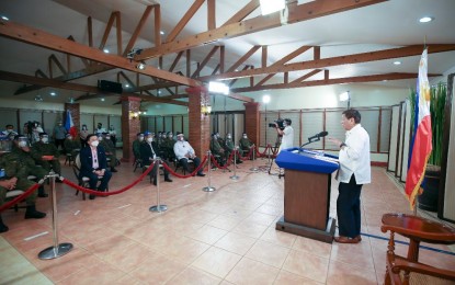 <p><strong>LAUDED</strong>. President Rodrigo Roa Duterte congratulates the personnel of the Philippine Army and Philippine Air Force for their successful operations against the New People's Army as he delivers a speech following a meeting at the Malago Clubhouse in Malacañang, Manila on May 26, 2020. Duterte lauded the military forces for their “love of country”. <em>(Presidential photo by Karl Norman Alonzo)</em></p>
