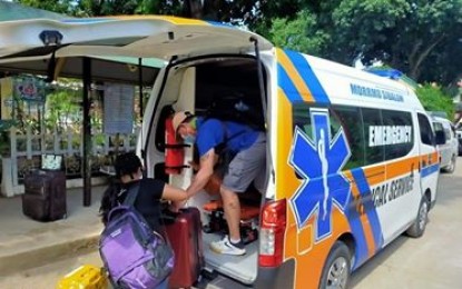 <p><strong>REPATRIATED.</strong> Newly-arrived overseas Filipino workers disembark at the Antique National School in San Jose de Buenavista for the rapid diagnostic test and Reverse Transcription Polymerase Chain Reaction test on Thursday (May 26, 2020). They are part of the total 176 from Manila who availed of the national government repatriation program.<em> (Photo courtesy of Antique PDRRMO)</em></p>