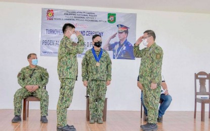 <p><strong>TURNOVER OF COMMAND</strong>. Brig. Gen. Alfredo Ignatius Ferro, regional police director of Central Visayas (third from left), officiates a simple turnover of command ceremony on Thursday afternoon (May 28, 2020) at Camp Francisco Fernandez, Jr. in Agan-an, Sibulan, Negros Oriental. The new OIC provincial police director, Col. Arnel Banzon, (right) assumed post, replacing Col. Julian Entoma (left), who will be retiring from service on Aug. 28.<em> (Photo courtesy of Negros Oriental Provincial Police Office)</em></p>