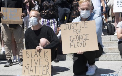 <p><strong>BLACK LIVES MATTER.</strong> People take part in a protest over the death of George Floyd in London, Britain. Despite the ban of mass gatherings in Britain, thousands of people gathered Sunday(May 31, 2020) in London and Manchester to protest over the death of George Floyd, an unarmed black man suffocated to death by a white police officer in the midwestern US state of Minnesota on Monday. <em>(Xinhua photo)</em></p>