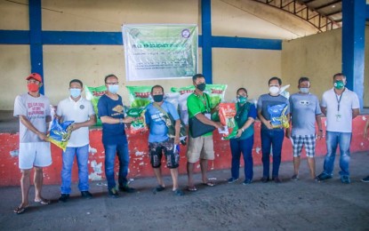 <p><strong>FREE SEEDS.</strong> Eastern Samar Governor Ben Evardone (3rd from left) led the turnover of rice seeds to farmers of Dolores town on Monday (June 1, 2020). The governor said some 3,200 beneficiaries from Dolores received the farm inputs under the Rice Resiliency Program of the Department of Agriculture. <em>(Photo courtesy of Eastern Samar Governor Ben Evardone)</em></p>
