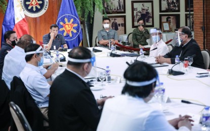 <p><strong>IATF-EID MEETING.</strong> President Rodrigo Roa Duterte holds a meeting with members of the Inter-Agency Task Force on the Emerging Infectious Diseases (IATF-EID) at the Malago Clubhouse in Malacañang on May 25, 2020. Malacañang said Duterte’s next public address and next meeting with IATF-EID members will be held in Davao City on Thursday (June 4, 2020). <em>(Presidential photo by Ace Morandante)</em></p>
