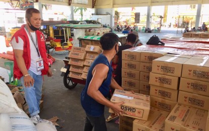 <p><strong>AID FOR TYPHOON VICTIMS.</strong> Department of Social Welfare and Development (DSWD) personnel prepare the food packs for distribution to Typhoon Ambo (Vongfong) victims in Eastern Samar. The DSWD on Tuesday (June 2, 2020) said a total of 39,335 food packs have been distributed to affected families in Samar provinces. <em>(Photo courtesy of DSWD)</em></p>