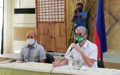 <p><strong>NEW FACILITY.</strong> Negros Occidental Governor Eugenio Jose Lacson (right) and Provincial Administrator Rayfrando Diaz II announced the proposed establishment of an infectious diseases facility at the Teresita Lopez Jalandoni Provincial Hospital (TLJPH) in Silay City during a press conference at the Capitol Social Hall on Tuesday (June 2, 2020). The provincial government has allotted PHP100 million of its PHP155 million “Bayanihan” grant for the project. <em>(PNA photo by Nanette L. Guadalquiver)</em></p>