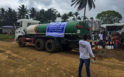<p>USAID partners deliver water supplies daily to 1,000 IDPs in Marawi transitory sites. <em>(Photo courtesy of US Embassy in Manila)</em></p>