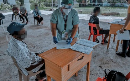 <p><strong>COVID-19 TESTING</strong>. The Pangasinan Provincial Health Office conducts swab tests for front-liners in Agno town on June 3, 2020. The test results yielded four positive cases for coronavirus disease 2019 as of June 7. <em>(Photo courtesy of Agno Rural Health Unit's Facebook page)</em></p>