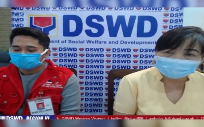 <p><strong>ADDITIONAL FAMILIES.</strong> Regional Director Ma. Evelyn Macapobre (right), of the Department of Social Welfare and Development in Western Visayas, says on Thursday (June 11, 2020) that the region has 163,617 additional families for the second tranche of the Social Amelioration Program (SAP). These additional families were unable to get the grant aid during the first tranche. <em>(Photo courtesy of DSWD 6)</em></p>