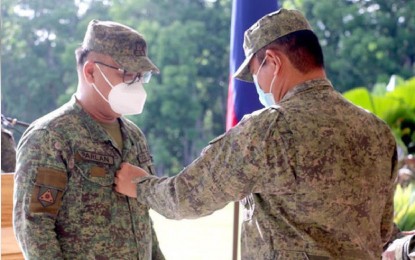<p><strong>PROMOTION</strong>. The 1st Infantry "Tabak" Division (1ID) promotes two medical front-liners and accords recognition to six others for their invaluable services amid the coronavirus disease 2019 (Covid-19) pandemic. Maj. Gen. Generoso Ponio, 1ID commander (left) leads the pinning of ranks and awarding of certificates Friday (June 12) in Camp Maj. Cesar Sang-an. At left is Maj. Jussel Parlan, one of the two promoted medical front-liners. <em>(Photo courtesy of 1ID Public Information Office)</em></p>