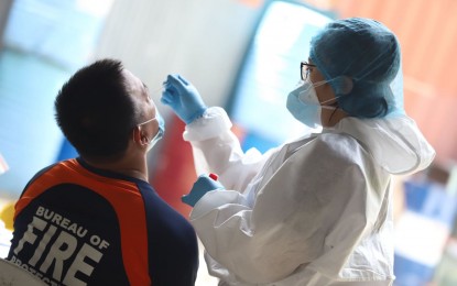 <p><strong>SWAB TEST.</strong> A specimen is being extracted from a personnel of the Bureau of Fire Protection (BFP) during mass testing held at the Iloilo Freedom Grandstand on Tuesday (June 16, 2020). All personnel of the BFP regional and city offices who were on active duty since June 9 were subjected to the swab test after one of its employees was found positive of Covid-19.<em> (Photo by Arnold Almacen/City Mayor’s Office)</em></p>